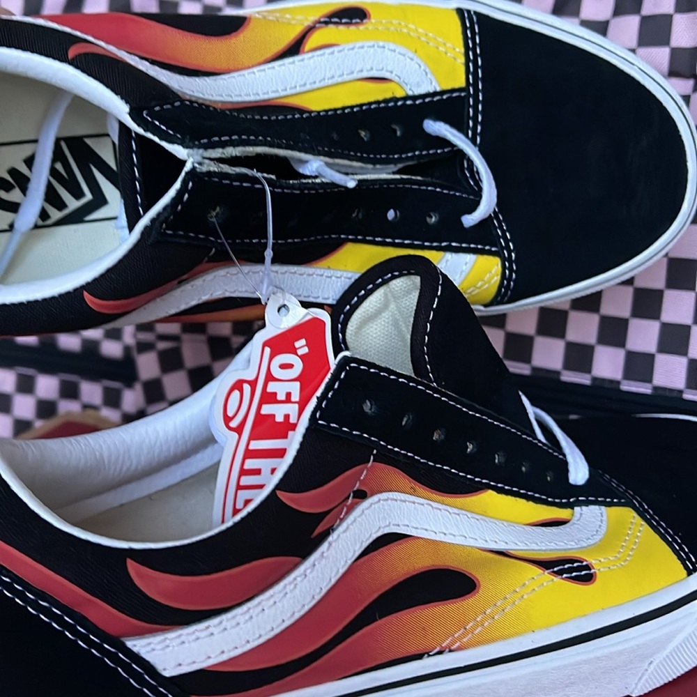Vans Men’s Old Skool
(Flame)Black/Black/Tr Wht
VN0A38G1PHN
Sneakers - Picture 15 of 16